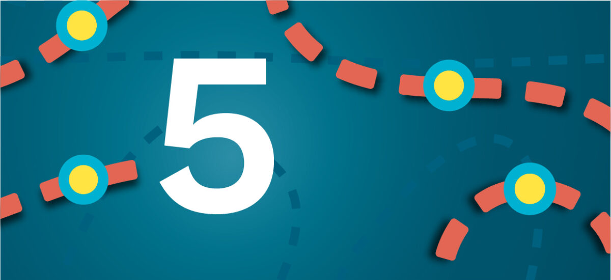 Numero 5 sinisellä taustalla ja oransseilla katkoviivoilla, jotka luovat polun